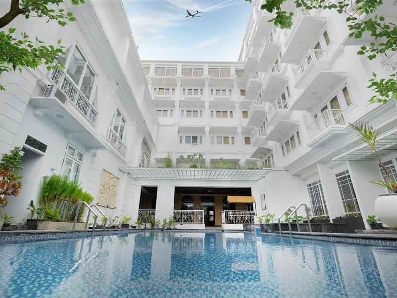 Royal Darmo Malioboro Hotel Yogyakarta Bagian luar foto
